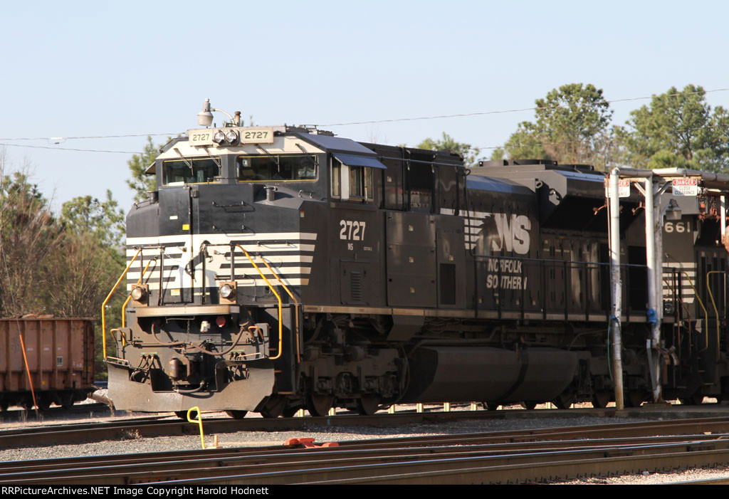 NS 2727 sits at the fuel racks at Glenwood Yard